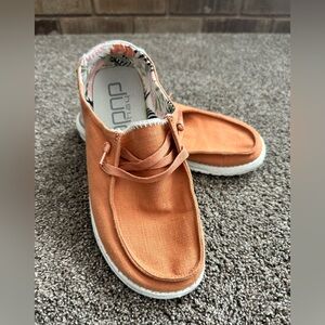 Hey Dude Wendy Mango Orange Slip On Loafers Women's Size 8